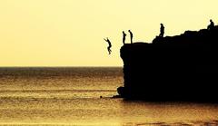 tennis player drowns after jumping off waterfall